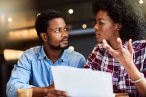 couple-settling-their-financial-disagreements
